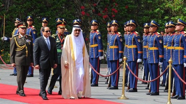 بالصور.. مراسم استقبال الملك سلمان في قصر الاتحادية
