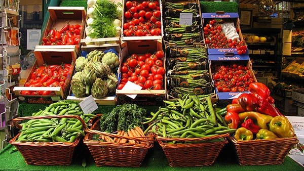 مواطنون ضد الغلاء:30 % زيادة في اسعار الخضروات والفاكهة مواطنون ضد الغلاء:30 % زيادة في اسعار الخضروات والفاكهة