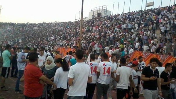 تعطيل مران الفريق بسبب تكدس جماهير الزمالك تعطيل مران الفريق بسبب تكدس جماهير الزمالك