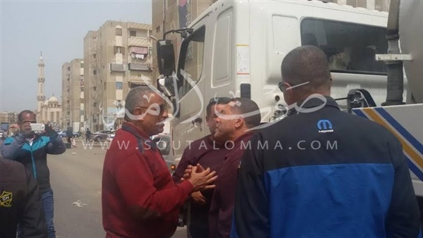 بالصور.. إزالة تراكمات مياه الصرف الصحى بمناطق الضواحى ببورسعيد بالصور.. إزالة تراكمات مياه الصرف الصحى بمناطق الضواحى ببورسعيد
