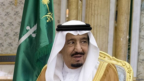 مفاجآت «الملك سلمان» تسعد المصريين..خادم الحرمين يعلن إيداع مبلغ مالى ضخم بالبنك المركزى..التوقيع على 17 إتفاقية ومذكرات تفاهم..و«جسر الملك سلمان»الأبرز..و«السيسى» يمنح العاهل السعودى قلادة النيل