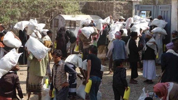    مركز «سلمان» للإغاثة يوزع 4500 سلة غذائية للمتضررين باليمنية