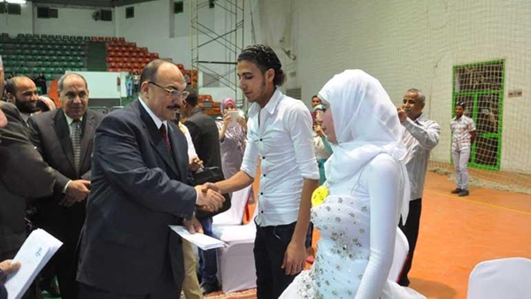 بالصور.. محافظ القليوبية يشهد حفل العرس الجماعي للأيتام بإستاد بنها بالصور.. محافظ القليوبية يشهد حفل العرس الجماعي للأيتام بإستاد بنها