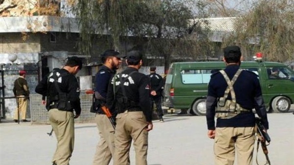 اعتقال 500 مشتبه بهم في حملة أمنية بمدينة بيشاور الباكستانية