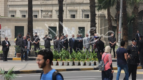 بالصور.. تشديدات أمنية بمحيط جامعة القاهرة لمرور موكب «سلمان» بالصور.. تشديدات أمنية بمحيط جامعة القاهرة لمرور موكب «سلمان»