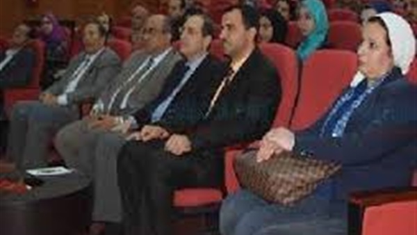 ندوة للباحثين بجامعة المنصورة عن منح «نيوتن مشرفة» ندوة للباحثين بجامعة المنصورة عن منح «نيوتن مشرفة»