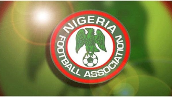 الفيفا يهدد بتجميد عضوية الاتحاد النيجيري