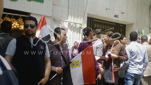 بالصور.. وقفة احتجاجية لـ«الماجستير والدكتوراه» أمام «الوزراء»