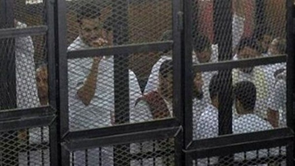 «زجاجات مياه معدنية» لمتهمي «أحداث الإسماعيلية» على حساب القاضي «زجاجات مياه معدنية» لمتهمي «أحداث الإسماعيلية» على حساب القاضي