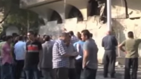 بالفيديو.. إصابة شرطيين فى اانفجار «قنبلة المهندسين» بالفيديو.. إصابة شرطيين فى اانفجار «قنبلة المهندسين»