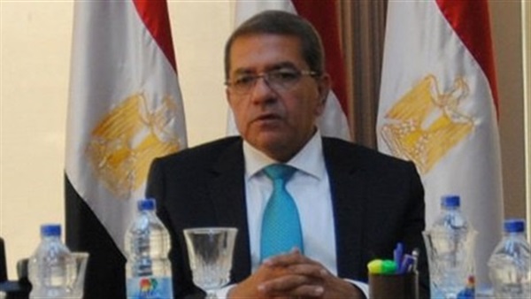 «الجارحي» يقرر استمرار رئيس الضرائب في منصبه «الجارحي» يقرر استمرار رئيس الضرائب في منصبه