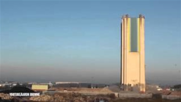 بالفيديو.. برج يصمد أمام المتفجرات أثناء هدمه