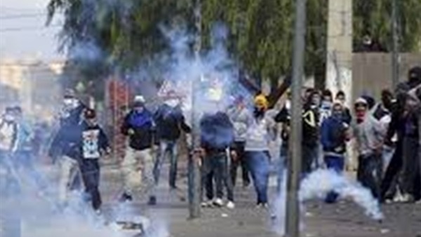 تجدد الاشتباكات بين الشرطة المقدونية ومهاجرين عالقين على الحدود تجدد الاشتباكات بين الشرطة المقدونية ومهاجرين عالقين على الحدود