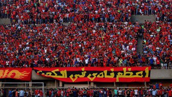 لاعبو الأهلي تغني على طريقة «الأولتراس» في إعلان