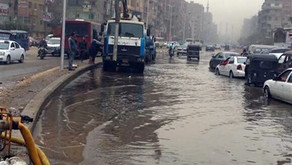 شلل مروري بفيصل بسبب كسر محبس مياه عمومي