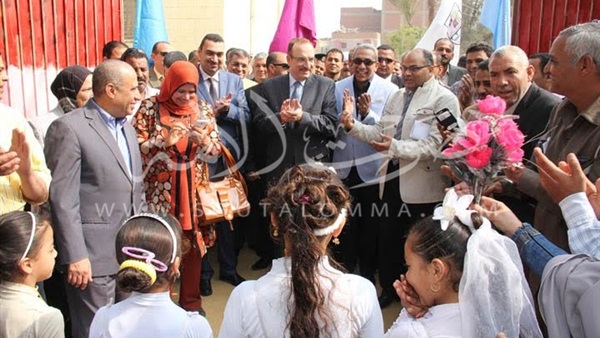 بالصور.. محافظ بني سويف يتابع مشروع «الممارسة الرياضية» بإحدى المدارس بالصور.. محافظ بني سويف يتابع مشروع «الممارسة الرياضية» بإحدى المدارس
