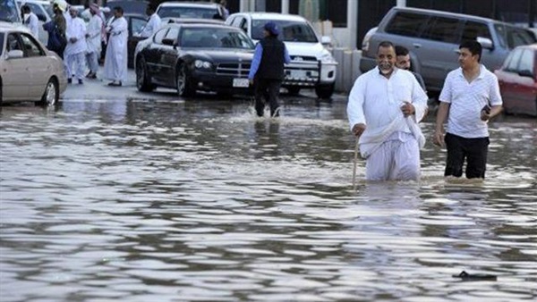 مصرع 18 وإنقاذ 915 شخصا بسبب السيول فى السعودية  