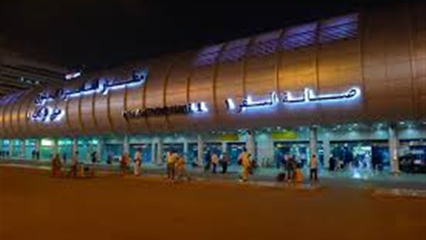 وفد فرنسي يصل القاهرة استعدادا لزيارة فرانسوا أولاند وفد فرنسي يصل القاهرة استعدادا لزيارة فرانسوا أولاند