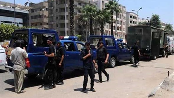 هدوء بمحيط مساجد الجيزة والمنيل وسط تشديدات أمنية هدوء بمحيط مساجد الجيزة والمنيل وسط تشديدات أمنية