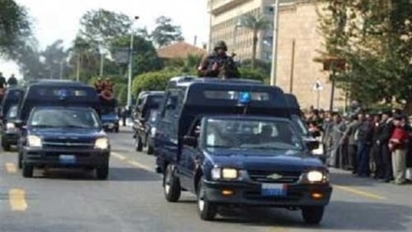دوريات أمنية في شوارع السويس لتأمين المحافظة دوريات أمنية في شوارع السويس لتأمين المحافظة