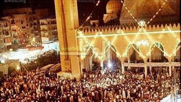 توافد الآلاف للاحتفال بالسيد البدوى وسط إجراءات أمنية مشددة توافد الآلاف للاحتفال بالسيد البدوى وسط إجراءات أمنية مشددة