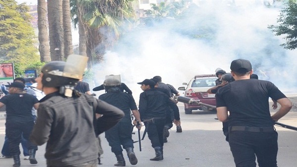 الأمن يفض مسيرة لـ«الإرهابية» بكفر الدوار في «جمعة الأرض» الأمن يفض مسيرة لـ«الإرهابية» بكفر الدوار في «جمعة الأرض»