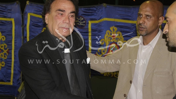 شاهد دموع «سيد مصطفي» فى عزاء «سيد زيان» شاهد دموع «سيد مصطفي» فى عزاء «سيد زيان»