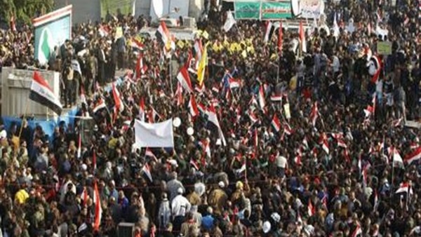 آلاف العراقيين يتظاهرون بساحة التحرير ببغداد آلاف العراقيين يتظاهرون بساحة التحرير ببغداد