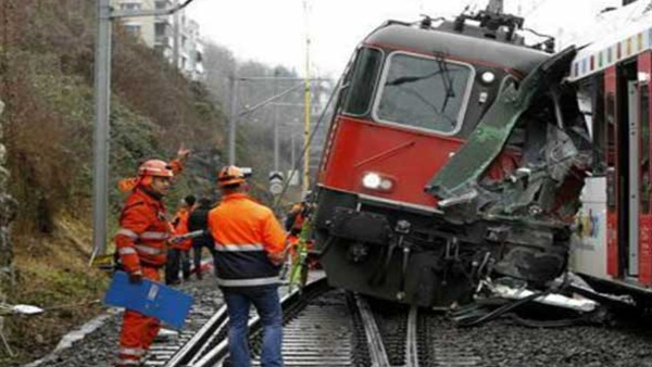 هاتف ذكي يتسبب في تصادم بين قطارين