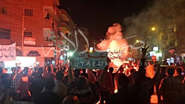 المظاهرات ضد نقل تبعية «تيران وصنافير» تستحوذ علي اهتمام الصحف المظاهرات ضد نقل تبعية «تيران وصنافير» تستحوذ علي اهتمام الصحف
