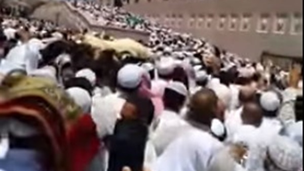 فيديو لحظة تشييع جنازة إمام المسجد النبوي فيديو لحظة تشييع جنازة إمام المسجد النبوي