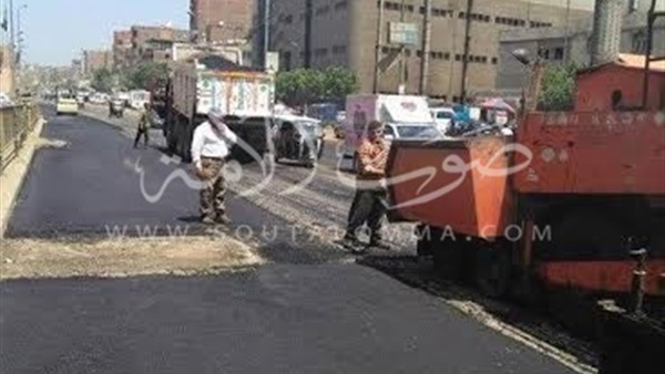 بالصور.. استمرار رصف وتوسعة شارع 135 بحي شرق بالقليوبية