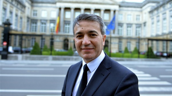 وزير الداخلية البلجيكي يزعم: المسلمين احتفلوا بعد تفجيرات بروكسل