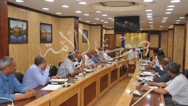 بالفيديو والصور.. اجتماع محافظ أسوان بشأن منظومة النظافة الجديدة بالفيديو والصور.. اجتماع محافظ أسوان بشأن منظومة النظافة الجديدة