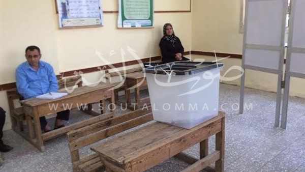 بالصور.. حصاد اليوم الأول لانتخابات دائرة «عكاشة».. تأخر فتح اللجان وإقبال ضعيف على التصويت.. «ميكروفونات وباصات» تحمل صور المرشحين.. وتشديدات أمنية مكثفة من الجيش والشرطة فى محيط اللجان بالصور.. حصاد اليوم الأول لانتخابات دائرة «عكاشة».. تأخر فتح اللجان وإقبال ضعيف على التصويت.. «ميكروفونات وباصات» تحمل صور المرشحين.. وتشديدات أمنية مكثفة من الجيش والشرطة فى محيط اللجان
