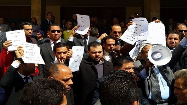 بدء التحقيق مع «ضابط المرج» المتهم بالتعدى على المحامين بدء التحقيق مع «ضابط المرج» المتهم بالتعدى على المحامين