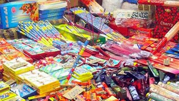 إحباط تهريب شحنة ألعاب نارية قبل دخولها السويس إحباط تهريب شحنة ألعاب نارية قبل دخولها السويس