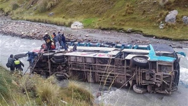 مصرع وإصابة 53 شخصا جراء سقوط حافلة ركاب في بيرو