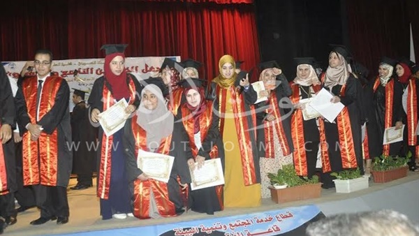 جامعة القناة تنظم حفل تخرج لطلاب الطب البشري جامعة القناة تنظم حفل تخرج لطلاب الطب البشري