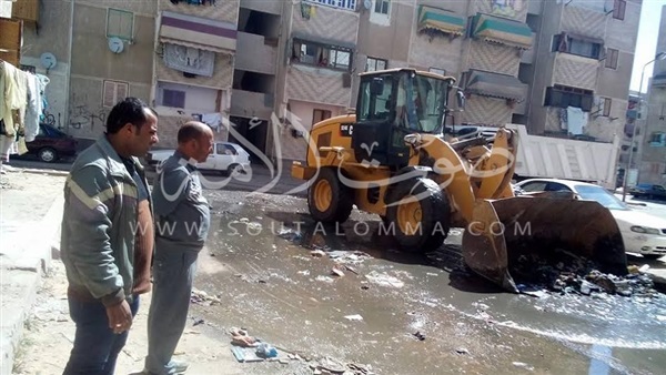 بالصور.. رئيس الضواحي يقود حملة نظافة بمنطقة «الوفاء» 