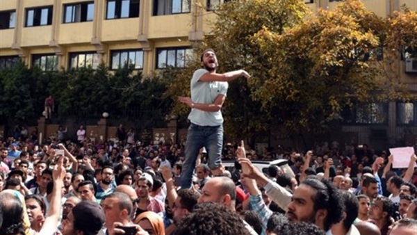 بدء محاكمة 25 متظاهرا بتظاهرات «جمعة الأرض» بدء محاكمة 25 متظاهرا بتظاهرات «جمعة الأرض»