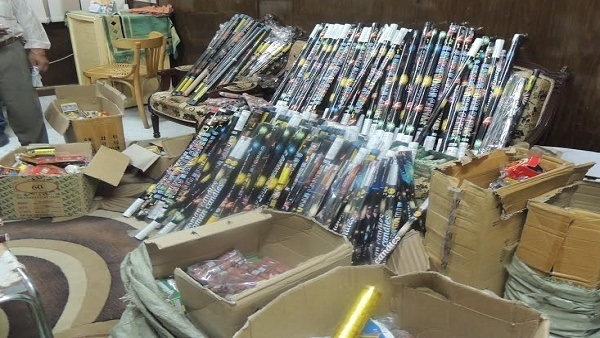 إحباط محاولة تهريب أكثر من مليون ونصف قطعة ألعاب نارية عبر ميناء العين السخنة إحباط محاولة تهريب أكثر من مليون ونصف قطعة ألعاب نارية عبر ميناء العين السخنة