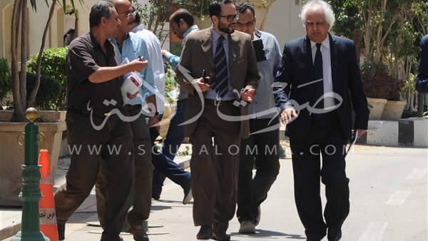 بالصور.. لحظة طرد «سمير غطاس» من البرلمان 