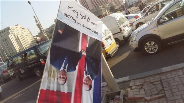 صورة «هولاند» ملقاة بالتحرير تزامنًا مع مروره صورة «هولاند» ملقاة بالتحرير تزامنًا مع مروره