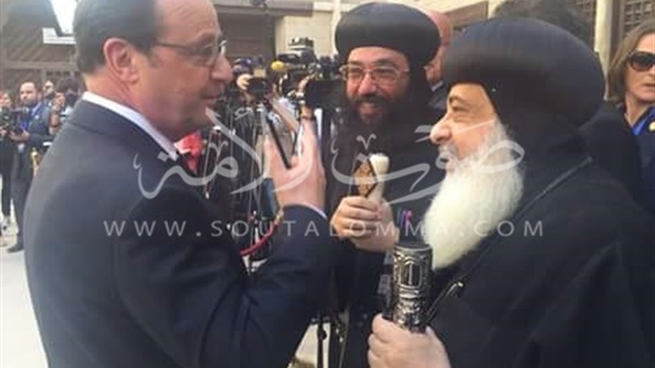 بالصور..هولاند يزور المتحف القبطي