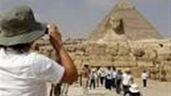20 ألف زائر للأهرامات خلال أول وثانى عيد الأضحى 20 ألف زائر للأهرامات خلال أول وثانى عيد الأضحى