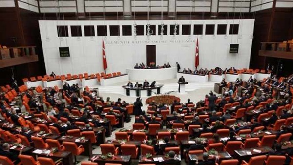 برلمانيون اتراك ينتقدون سياسة أنقرة تجاه مصر