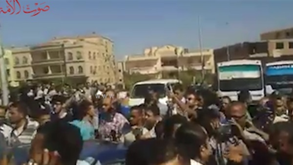 بالفيديو.. لحظة اعتداء أهالي الرحاب على زميل «أمين الشرطة» بالفيديو.. لحظة اعتداء أهالي الرحاب على زميل «أمين الشرطة»