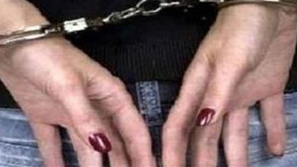 ضبط طالبة بحقوق المنصورة أثناء شرائها الهيروين