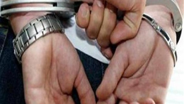 القبض على أمين شرطة منع تنفيذ قرار إزالة بنجع حمادي القبض على أمين شرطة منع تنفيذ قرار إزالة بنجع حمادي